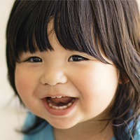Toddler smiling showing baby teeth